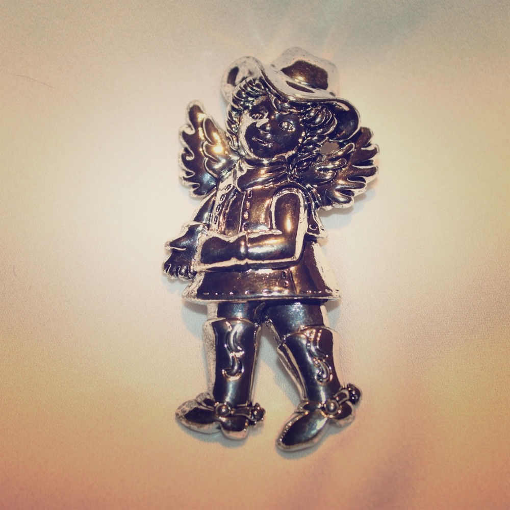 Western angel pendant/brooch